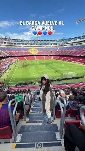 Hoy el @fcbarcelona vuelve a casa, al Spotify Camp Nou! 💙❤️ Entrenamiento a puerta abierta para socios y fans, ¡y las gradas ya a tope! 🚶‍♂️🚶‍♀️ Es la primera prueba del estadio, los accesos y el flujo de público. Ha sido súper chulo poder ver el primer entrenamiento del Barça en el nuevo estadio.  Y vosotros, ¿ya tenéis ganas de disfrutar de un Partido en el Spotify Camp Nou? Os leo 👀  - #campnou #spotifycampnou #barça #fcbarcelona #barcelona 