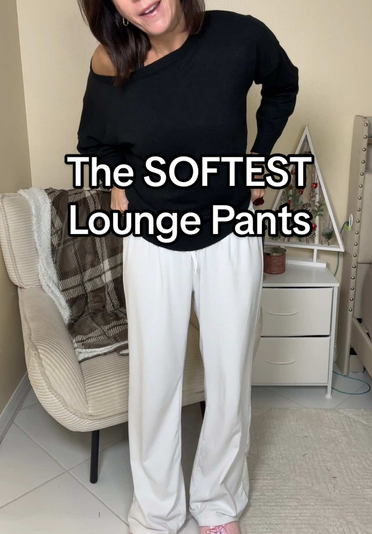 You will NOT believe the price on these pants!!! #loungepants #sweatpants #comfypants #tiktokshopblackfriday #fleece 