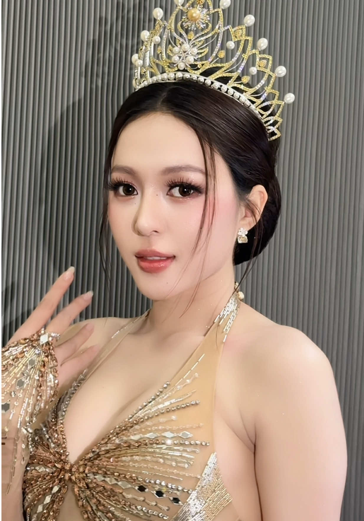 Layout hôm nay ạaaa🧏🏻‍♀️ @Xiến Xiến Makeup @Phan Tấn Duy-Hairstylist #NguyenNgocKieuDuy #MissInternationalVietnam #SenVang 