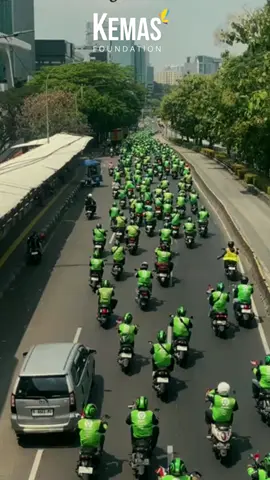 Kemas Foundation X filantropi.net: Berbagi untuk Kesejahteraan Pengemudi Ojek Online Kami percaya, kebaikan sekecil apa pun akan berdampak besar. Bersama filantropi.net, Kemas Foundation menyelenggarakan program rutin berbagi makanan dan oli gratis bagi para driver ojek online di Jakarta. Program ini bertujuan untuk membantu mensejahterakan dan meringankan beban mereka. Mari bergandengan tangan! Donasi Anda membantu kita terus menebar harapan. Program dukung ini melalui filantropi.net. #Donasi #BantuDriverOjol #Jakarta #KemasPeduli #HarapanBaru