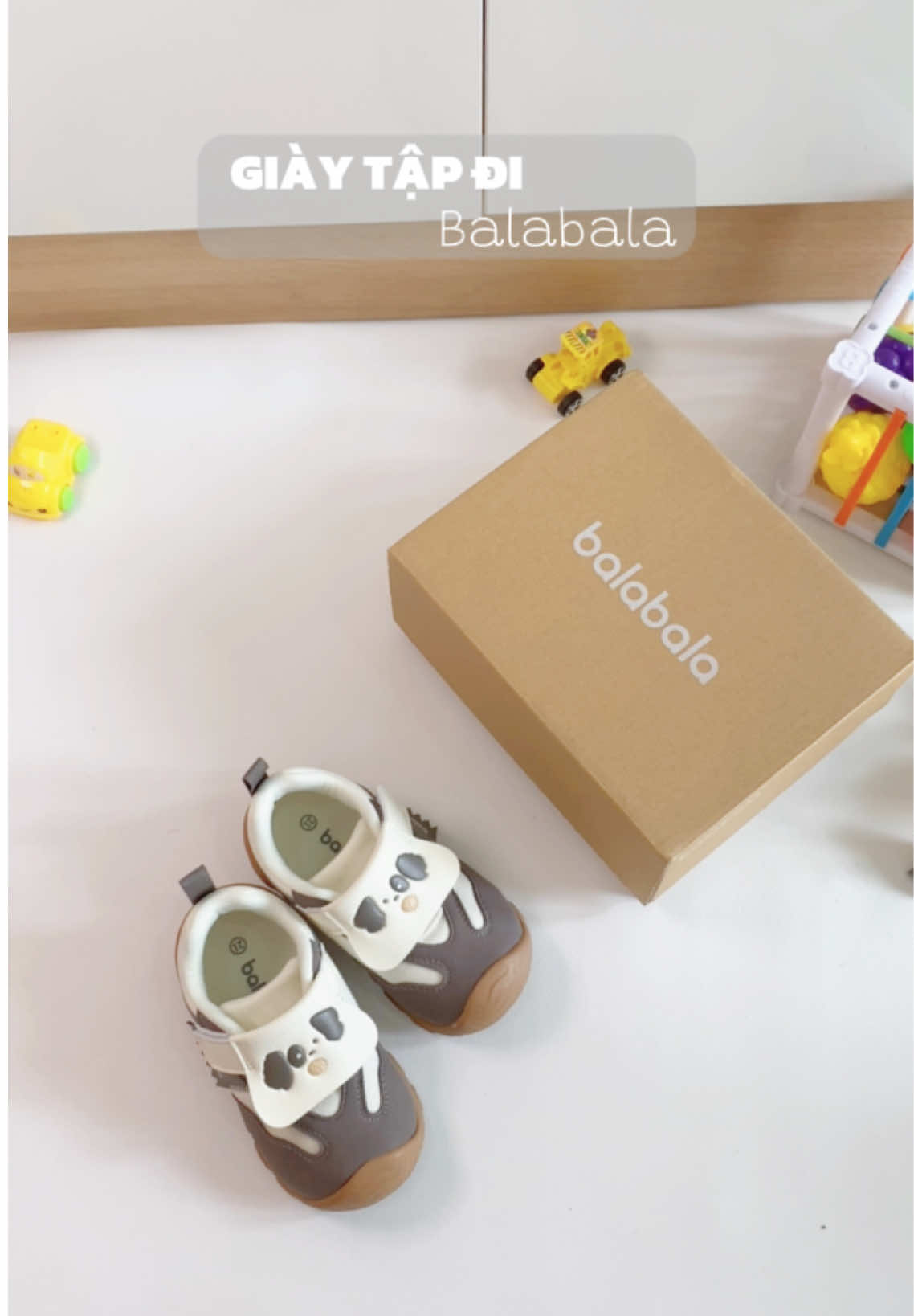 Các mom đã chọn được giày tập đi cho bé chưa ạ, một đôi giày xinh iu vừa nhẹ vừa êm cho bước đi khởi đầu của con đây ạ@balabala SEA  #leoleofamily #balabalavn #balabalavietnam #giaytapdi