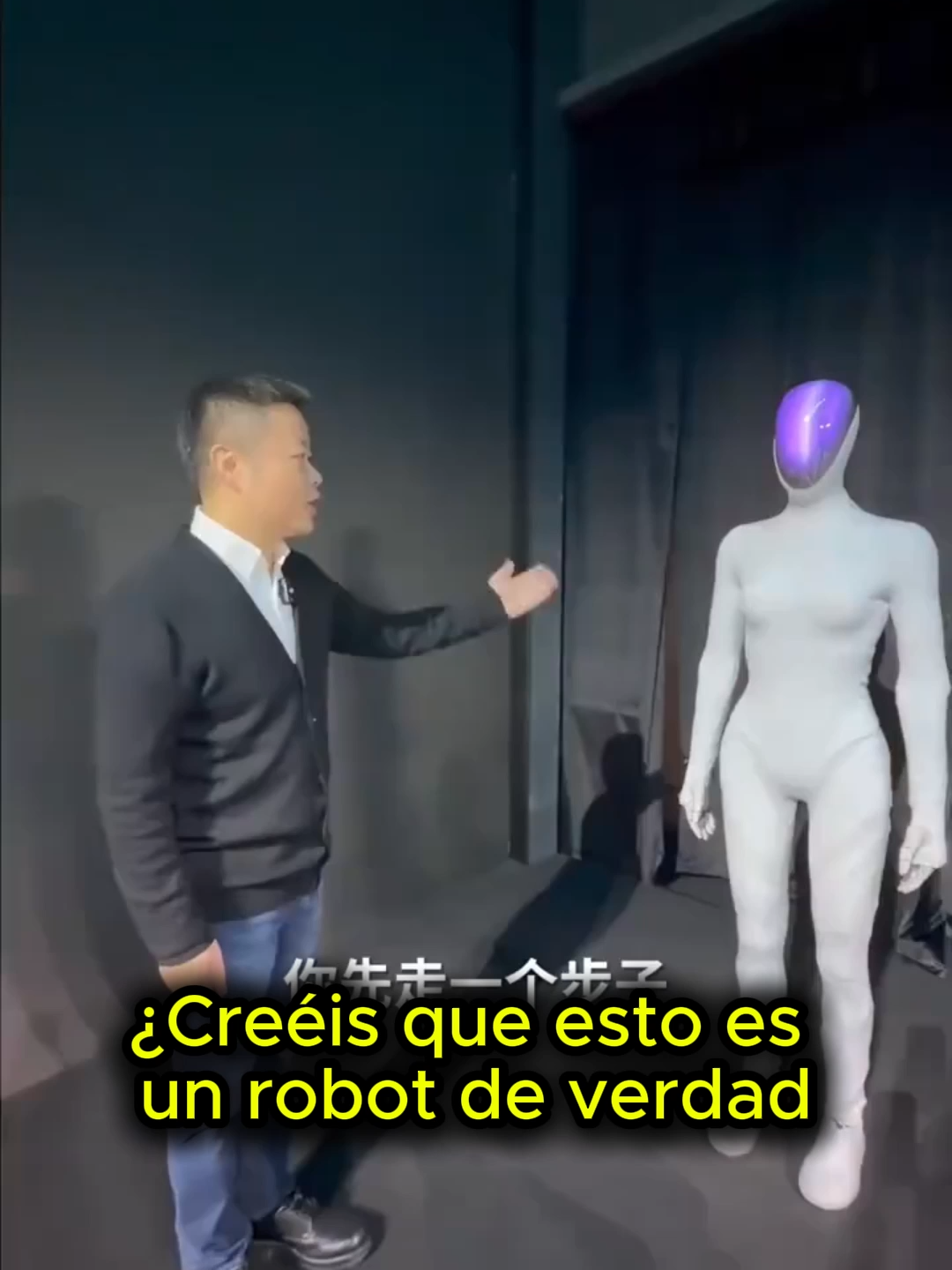 Dicen que este robot de Xpeng no es real | ¿Es alguien disfrazado?