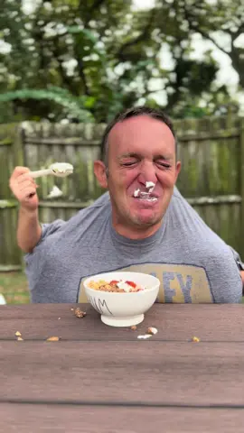 Mmm what a relaxing yummy meal 😂😂😂  Those little hands did som damage 😅🤪😆 #challenge #eatingchallange #funny #bilingualkids #bilingual