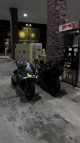 S1k and R1 on top @s1k.matt  #fypシ #s1000rr #yamaha #r1 #moto 