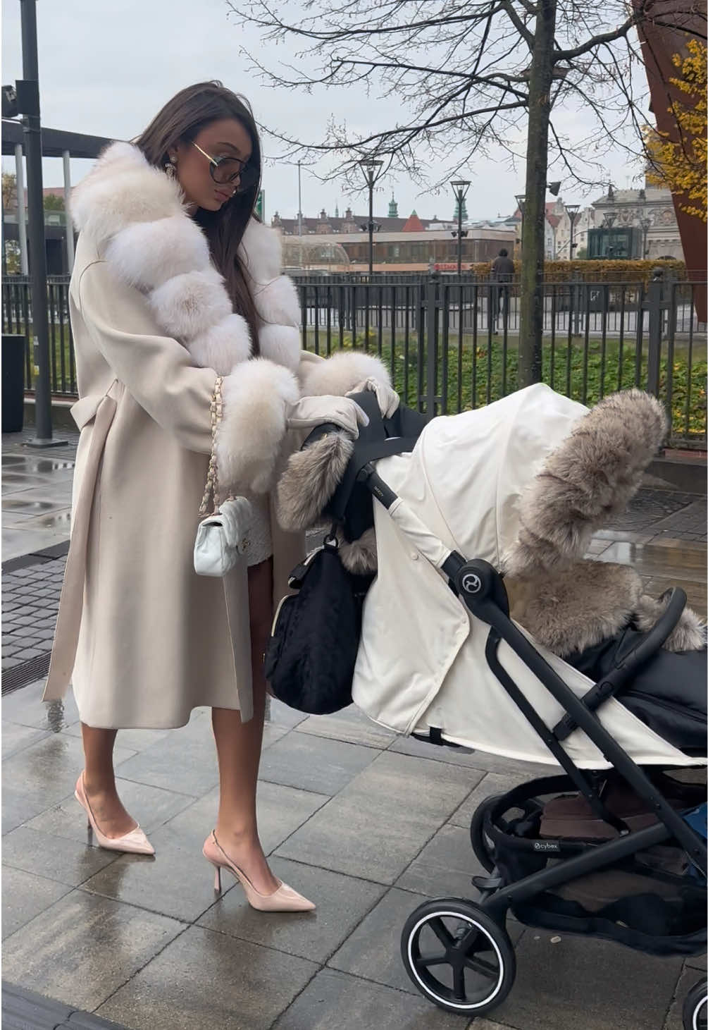 Worldwide Shipping ✈️✨ Fur Jacket from @lonasbeautyboutique #finland #poland #furjacket 