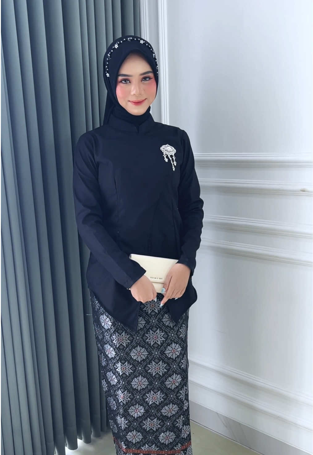 Tampil cantik ngga perlu mewah zalova 😉🥰 Simple nya kebaya Dasiyah bisa bikin semua terpesona 🥰😍 #OOTD #kebaya #trending #fyp #viral 