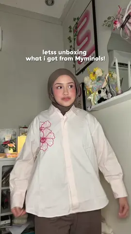 Unboxing lagieeehh 🧏🏻‍♀️🧏🏻‍♀️ tapi ini one brand saja coba cobi dari @Myminols yg udh sering pake myminols lmk dong kalian pake yg mana dan gimanaa?  #unboxing #fashionhaul #myminols #petalpoise