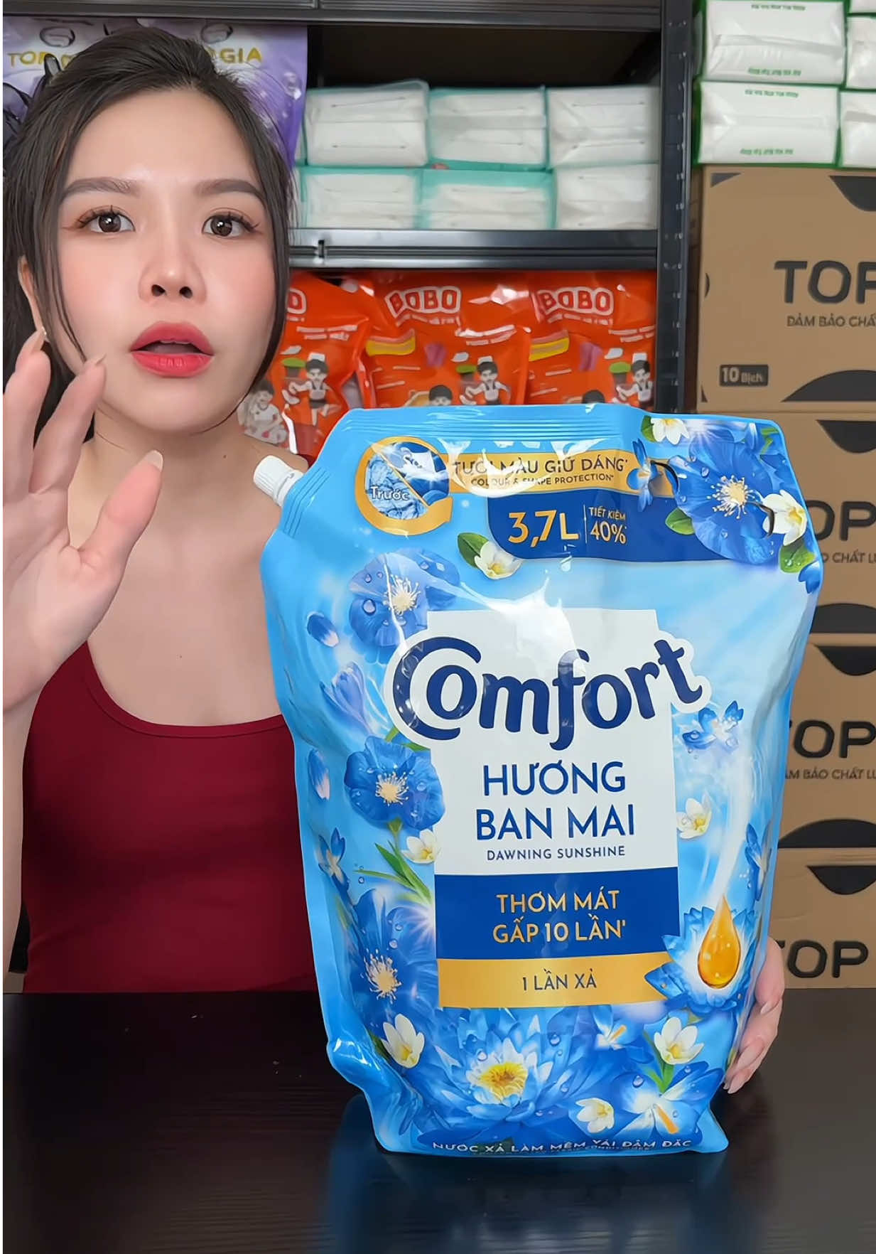 Nước xả comfort 3,7L hương hoa dịu nhẹ. #tiktokshop1111 #salevuinhatnam #salevuivodoi #cuocduanhasangtao #chiendichnhasangtao 