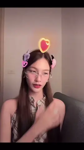 TK :P’Nur có body đẹp thật sự luôn đó! Em chỉ muốn giữ dáng người đó cho riêng mình thôi, nhưng mà ai cũng thấy mất rồi. P’Nur có rãnh bụng số 11 nữa, em không muốn ai khác nhìn thấy rãnh 11 của chỉ đâu, hiểu không ạ? Em muốn là người duy nhất được nhìn thôi! Lúc P’Nur ở trong phòng, chị ấy toàn mặc quần cạp thấp… và em đã thấy rồi đó :))))#fyp #gl #tknur #dangerousqueentheseries #j4f 