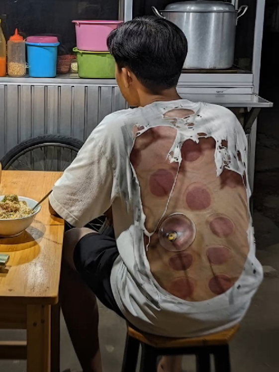 Membalas @winraaaaaaaa baju robek robek biking ngakak🤣 #kaosdistro #kaosviral #kaoskeren #kaoskatakata 