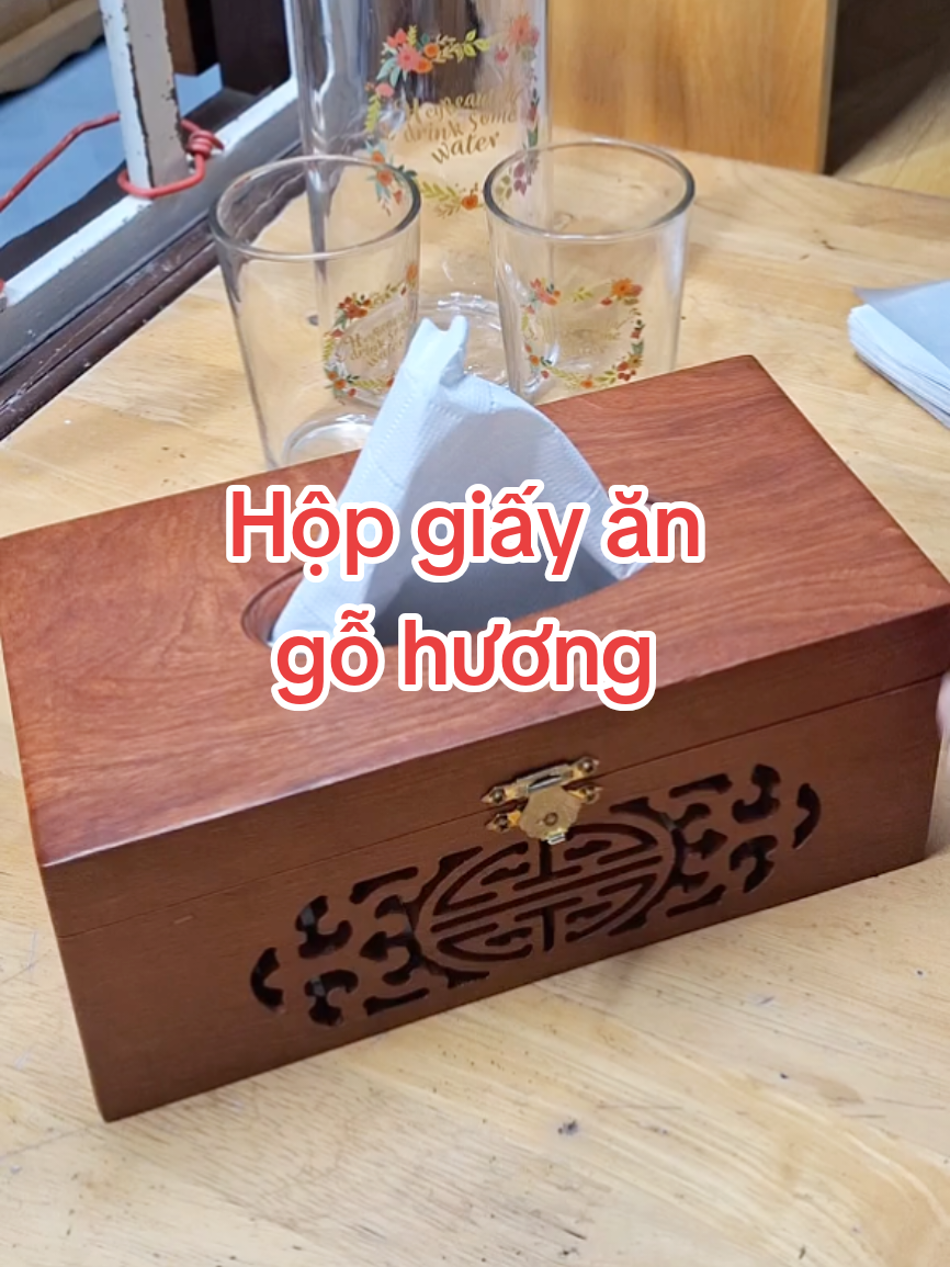 Hộp giấy ăn gỗ hương sang trọng, tiện lợi. #lulu #hopgiayangohuong  #giadungtienich  #xuhuong  @Lulu @Lulu @Lulu 