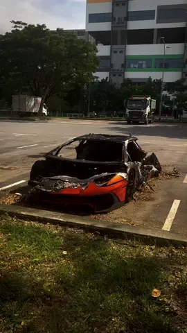 It's barely recognisable 😞 #carspotting #lamborghini #aventador #sportscar #supercar 