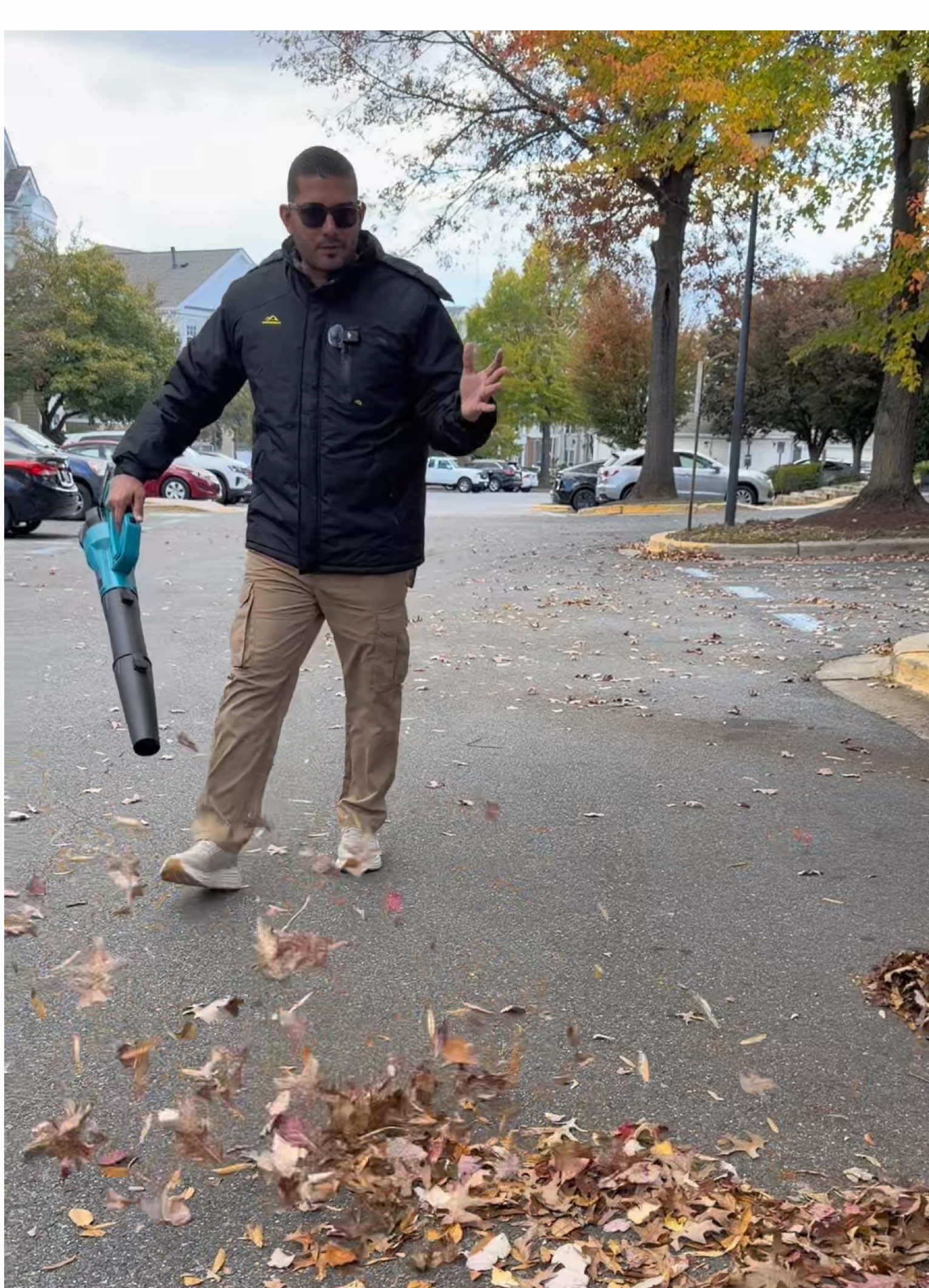 Soplador o blower para limpiar exteriores Potente y ligero, ideal para eliminar hojas, polvo o residuos del jardín, patio o garaje sin esfuerzo. #leafblower #outdoorcleaning #blowerexteriores #tiktokshopfalldealsforyou #tiktokshopcreatorpicks 