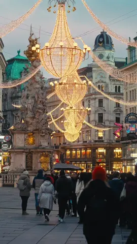 🎄 Christmas in Vienna ✨ The festive season has officially begun 🌟 Schönbrunn opened its Christmas market yesterday, and soon the rest of Vienna will follow 🎁 Golden lights, timeless melodies, and the scent of roasted almonds fill the air as the city transforms into a living postcard 🌟 Your guide to Vienna’s Christmas magic: 📍Schönbrunn Palace ✨ 📍Graben ✨ 📍Kohlmarkt ✨ 📍Herrengasse ✨ 📍Christkindlmarkt Rathausplatz ✨ 📍Freyung & Am Hof ✨ 📍Ferstel Passage ✨ 📍Belvedere Palace ✨ 📍Stephansdom ✨ Come visit Vienna 🤗 All content © @vienna_visitas All rights reserved #christmasinvienna #viennachristmasmarket #viennawinter #christmas #vienna 