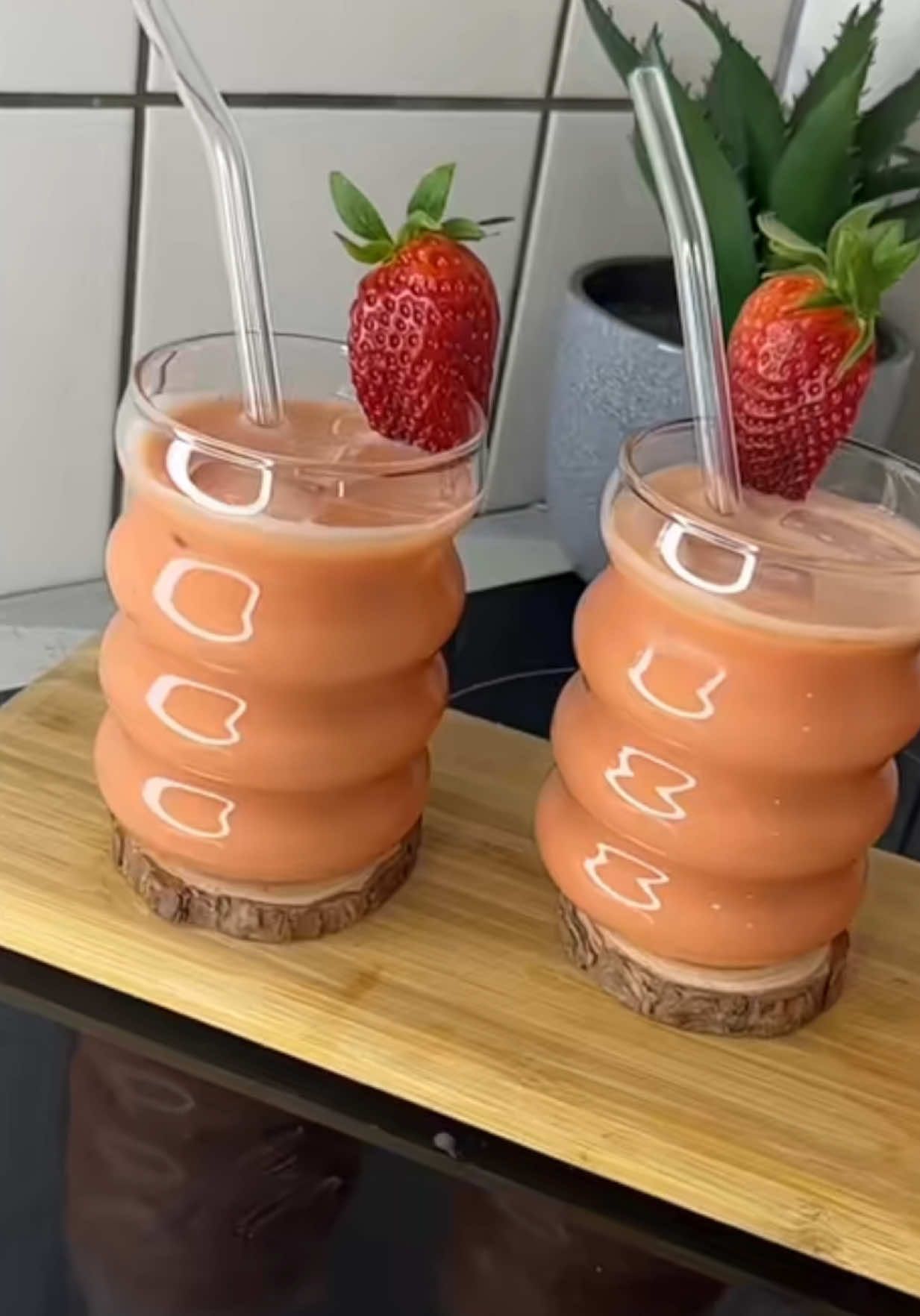 Cocktail bouye fraise recette facile simple et rapide #cook #pourtoi #tiktokfood #viralvideotiktok #cocktail 
