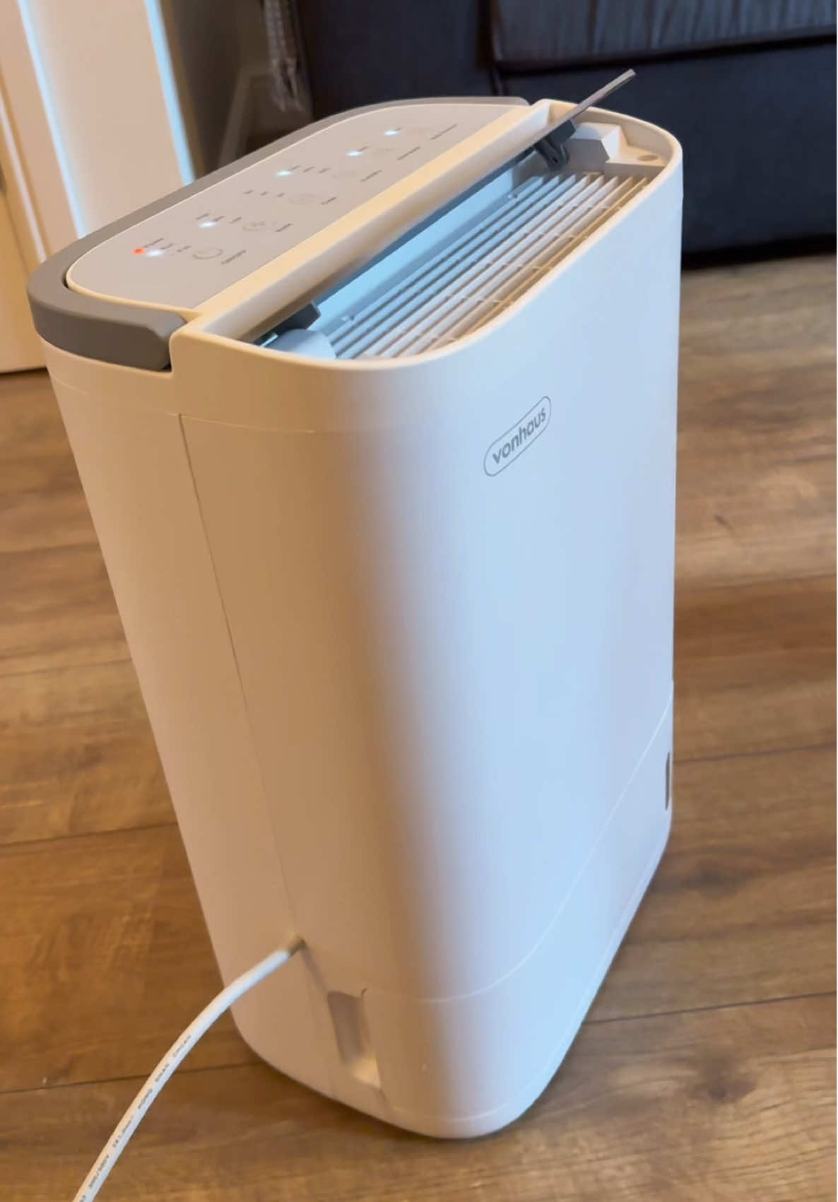 Tired of damp, mould and wet clothes? THIS fixes these issues FAST! 🏠💦 #dehumidifier #dryclothes #winteressentials #homehacks #tiktokmademebuyit 