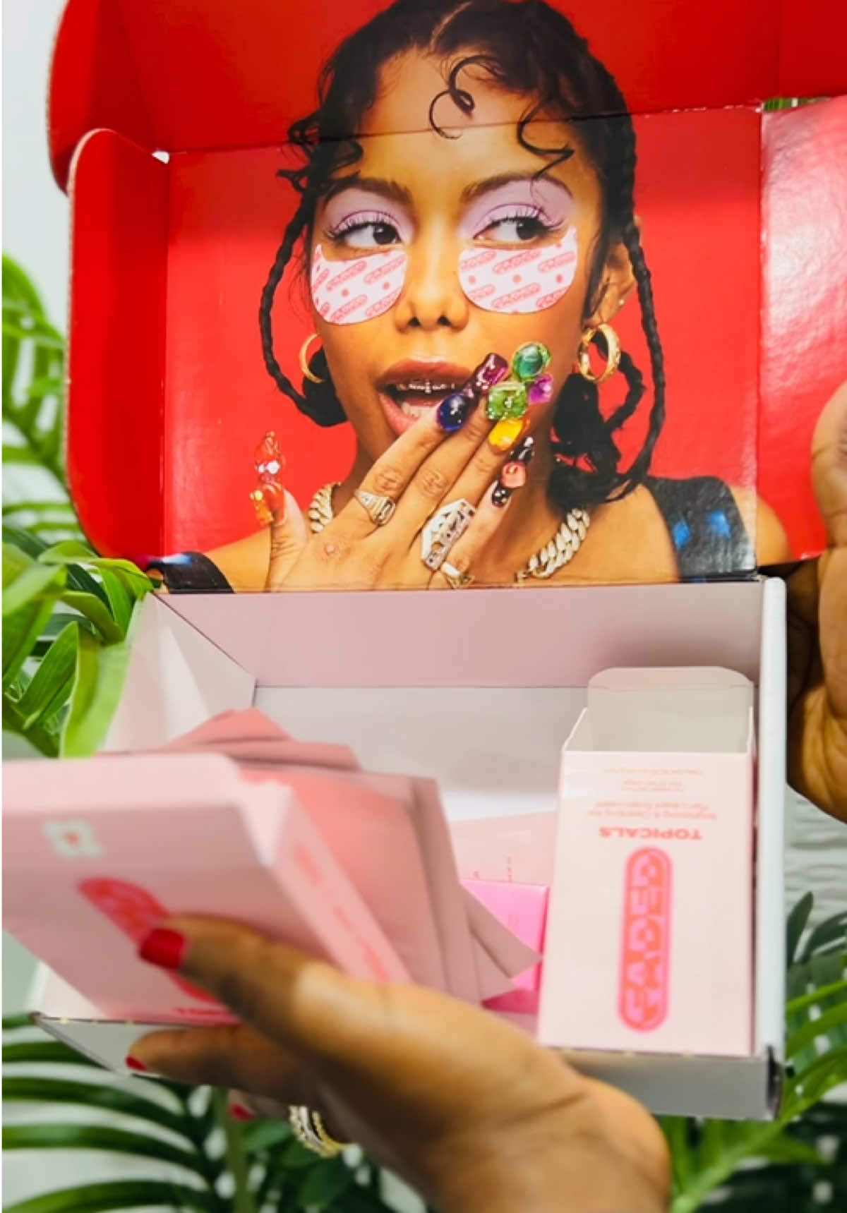 #thefadefamily #naturallymati #brightening #acnetreatment #darkspots @TOPICALS 