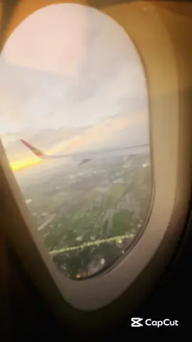 සමහරු අහස දිහා බලන් ඉඳියේ වෙනස් වෙනවා කියලා දැන දැනමයි.🥀🤍 #lonelyness #fyp #endlessjourney #windowview #ekamohothakennasoya 