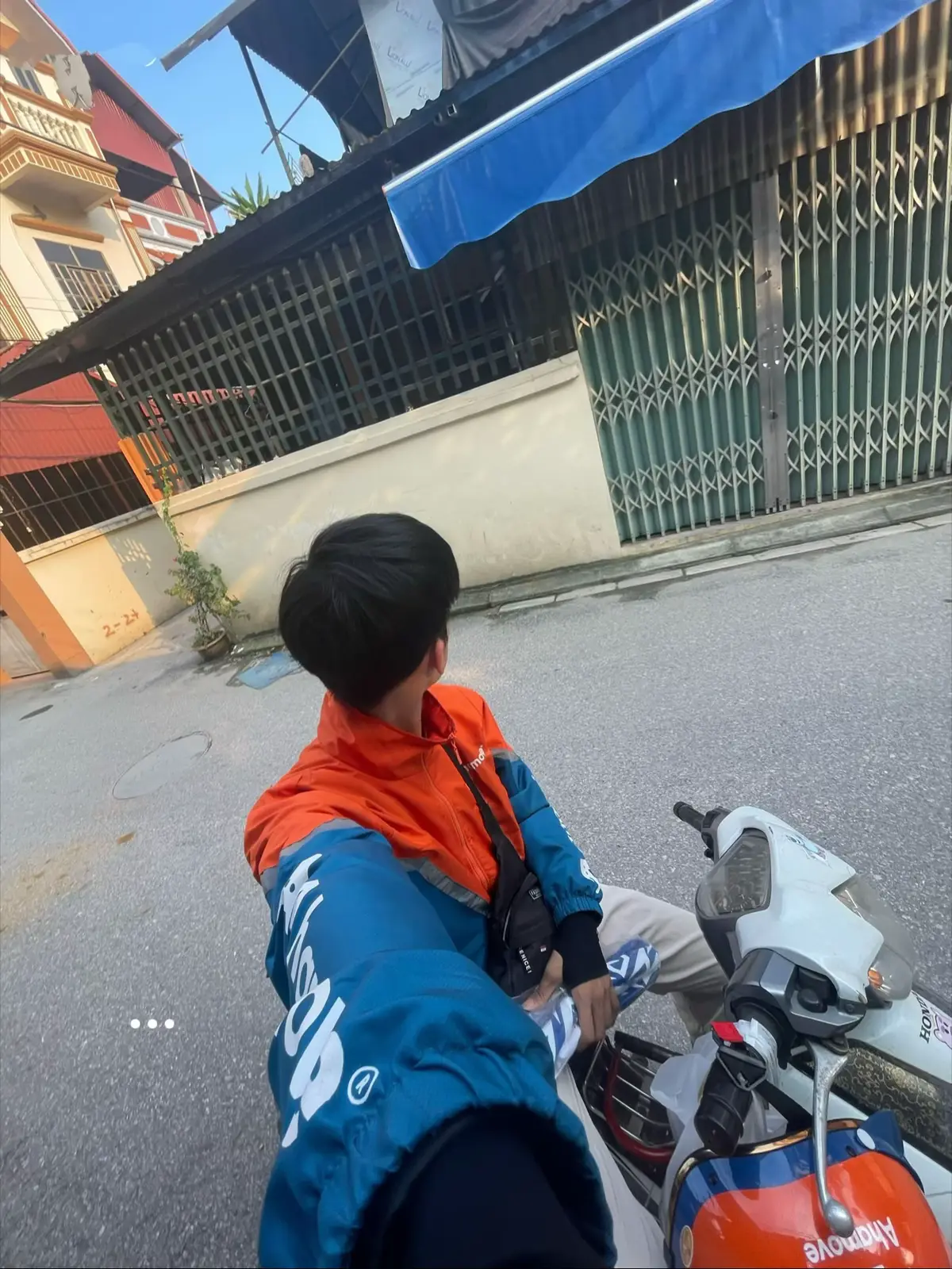 thế nào lại mạnh