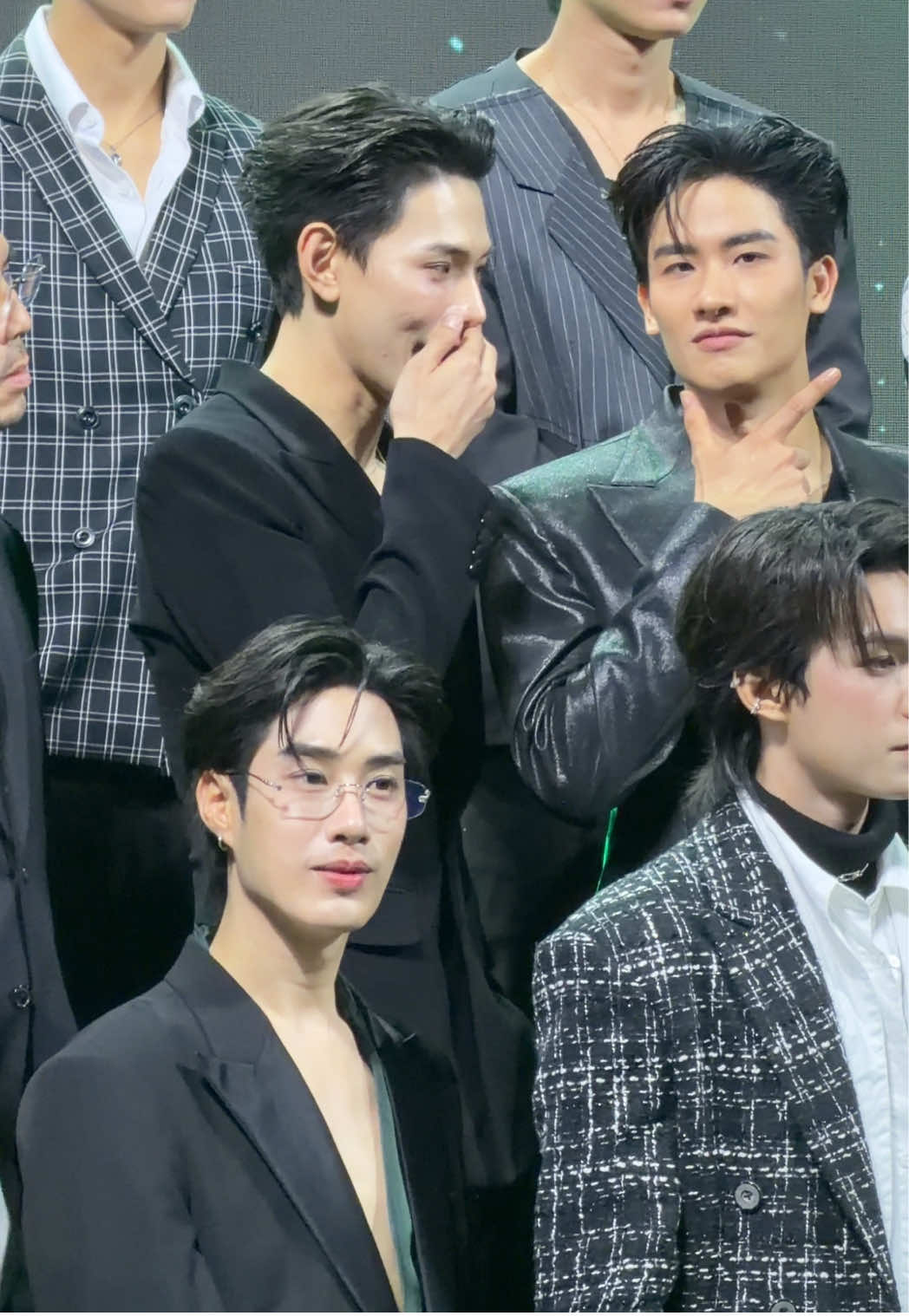 @DAOU ต้าห์อู๋ค้าบบ~ @ว้อทอีฟ - What if @TAYTAWAN 3 ต ร่วมเฟรม เต ต้าอู๋ห์ เติ้ล เป็นแก้วเป็นแสง ออร่าพุ่งกระฉูด #ติดฝน #เติ้ลมติมันท์ #ต้าอู๋ออฟโรด #เตตะวัน #ไดโน่ของต้าห์อู๋ 