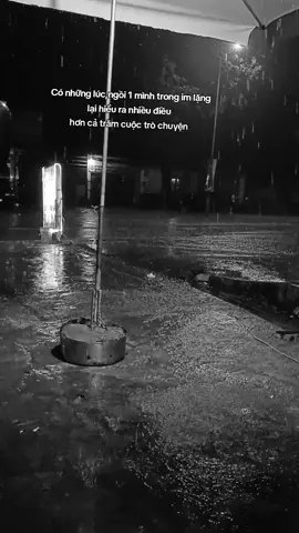 nhìn cơn mưa chìu nay làm nhoè hết cả con 🖤#xuhuong #buon #xybca #tamtrang 