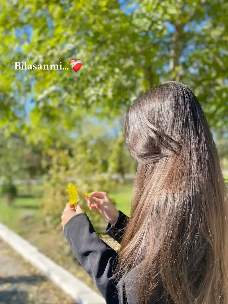 Биласанми, ҳаётда шундай лаҳзалар бўладики, севган одамингни севган ҳолингда қўйиб юборишингга тўғри келади.Қизиғи, бу оғриқни сўз билан тушунтириб бўлмайди. Бу қалбтни ичидаги жим, лекин қаттиқ бўрондек.Аввал ҳаммаси оддийдек туюларди —кунлар кетма-кет ўтади, гаплар, кулгулар, орзулар бор эди.Бир пайтлар “сенсиз яшай олмайман” деган одам кейин “энди шундай бўлди…” деб жим кетади Ва сен қоласан — сукут билан, саволлар билан, хотиралар билан.Сен ўзингни яхши кўрсатишга урунасан,