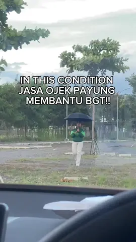 ojek payung 50ribu masih worth is sih!! drpd kepanasan, gerah!! #jasaojekpayung #panasmatahari #sunscreenviral #sunscreenringantransparan #sunscreenwaterproof 