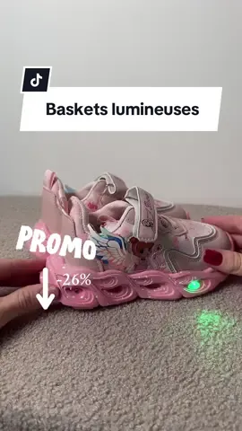 Trop mignonne 🤍 #tiktokshopblackfriday #girlshoes #shoesoftheday 