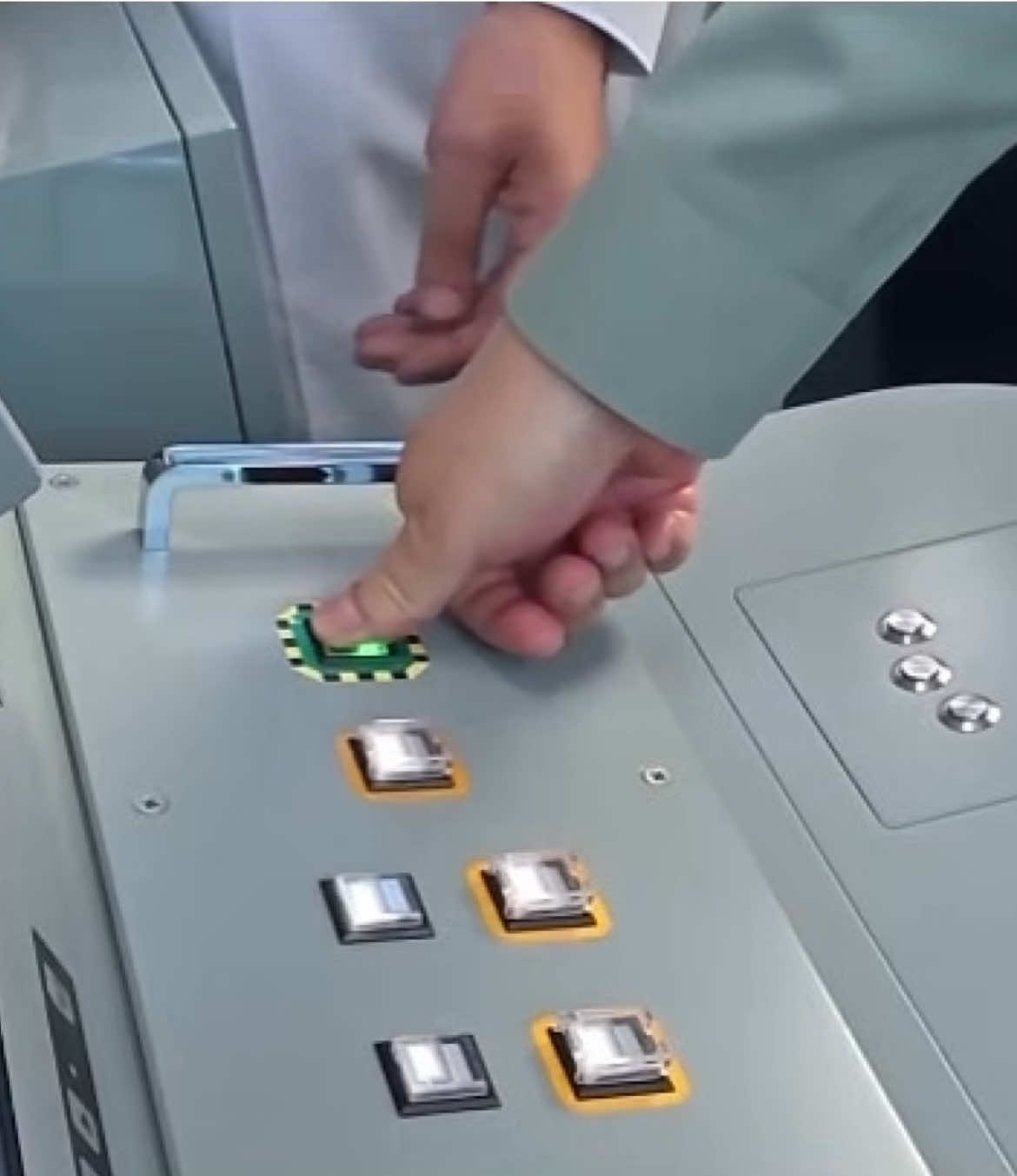 这个弹射按钮好像很好玩的样子