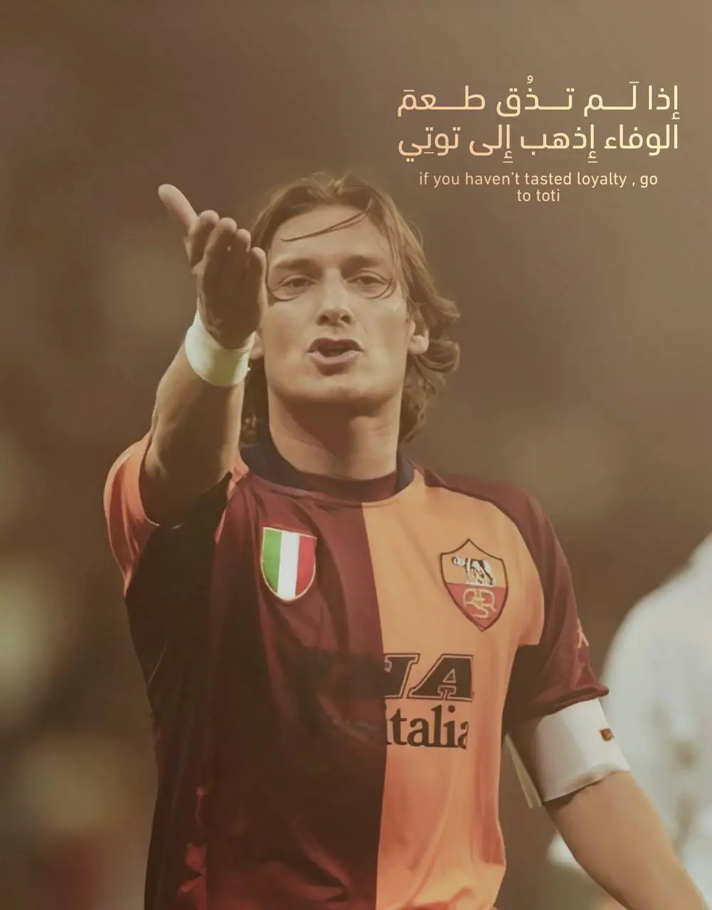 في مدينة روما، حيث تتنفس الجدران حكايات الأباطرة، وحيث ينسج التاريخ خيوطه الذهبية، وُلد فتى لم يكن مقدّرًا له أن يكون مجرد لاعب، بل تجليًا حيًا لفكرة: 