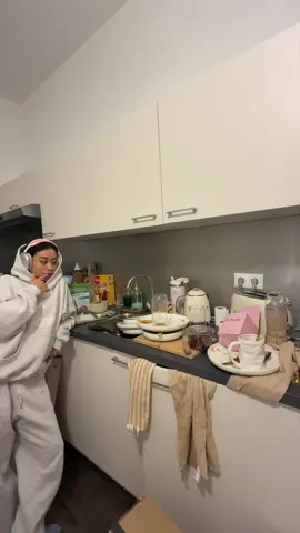 ik wacht op m’n mini vaatwasser en dan ben k clean girl ok