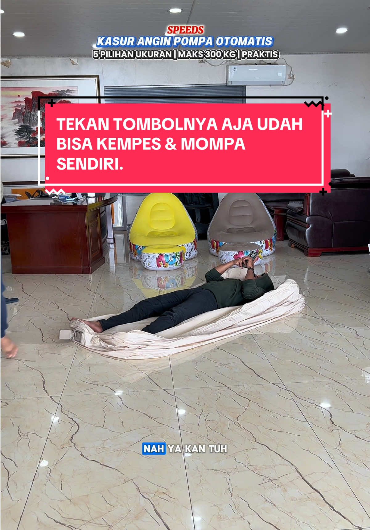 Membalas @Daniah Robert SPILL CARA KEMPESIN KASUR ANGIN POMPA OTOMATIS DARI SPEEDS.  Cuma tinggal pencet tombolnya saja udah bisa kempes & mompa sendiri, karena pompanya udah nggak pakai disambung ke listrik lagi.  Kasur angin pompa otomatis dari speeds ini udah Praktis, nyaman, portable. Bisa dipakai di mana aja, mau camping bisa, di kost bisa, di rumah ataupun saat camping pun juga bisa.  Buat yang mau produknya buruan checkout dan pilih ukurannya di keranjang kuning video ini sebelum kehabisan!!! #kasuranginpompa #kasurangin #kasuranginpompaotomatis #inflatablebed #rafiz 