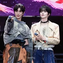 entah konsep outfit nya apa, tp cakep meski terlihat berantakan wkwk FEEL THE BEAT WITH D4 #Desire4HuzhouMFest #EliotHuang #KipukaQiu #XingQiu #rinmilksj 