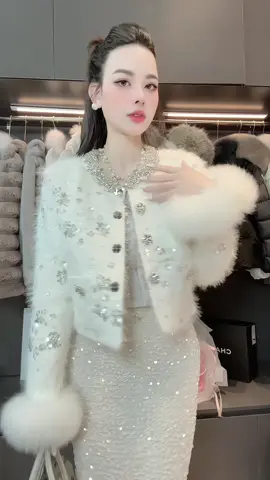 Khi việc không thuận theo ý mình, tức là đang thuận theo ý trời. Đừng trách những ngày mình chưa giỏi giang ! 🖤#xhuongtiktok2025 #xh #xhuongtiktok #TikTokAwardsVN @Hà Thu Live Day 👗 