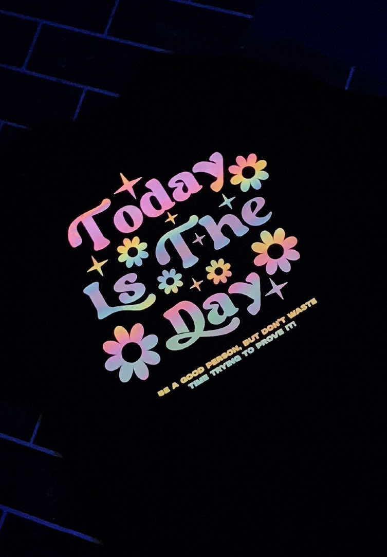 sayanggggg udah checkout tshirt ini belomm????🫠 #kaosviral #outfitideas #fashion #kaosmenyala #fyp 