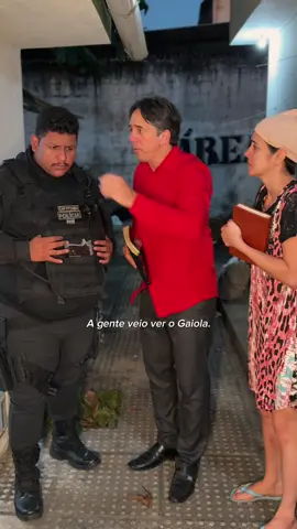 Você que está lendo isso agora… pode estar sorrindo por fora, mas travando batalhas por dentro. Pode ter chegado até aqui carregando culpas, frustrações, quedas, medos, erros, decisões ruins, cicatrizes e lembranças que você tenta resolver sozinho. Mas deixa eu te dizer uma verdade que muda TUDO: O amor de Deus por você não depende do que você fez, mas do que Cristo fez por você na cruz. Ele não te ama pelo seu desempenho. Ele te ama pela Sua essência. E mesmo que o mundo te rotule, te acuse, te diminua… Ele te chama pelo nome. Você pode ter sido ferido por pessoas, enganado por promessas, frustrado por expectativas… Mas Deus não é homem para mentir. Ele te viu no pior dia. E mesmo assim decidiu te amar no melhor nível. Volta pra Ele. Não apenas por religião, mas por restauração. Porque o amor de Deus não apenas consola… Ele reconstrói. #peixoto #pitomba #gaiola 