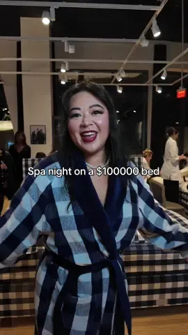 Trading my Glinda robe for this luxurious robe from hastens Bellevue. Enjoyed a luxurious night of pampering from Penelope and the beauty bar on luxurious beds #hastensbeds #hastens #seattlebeauty 