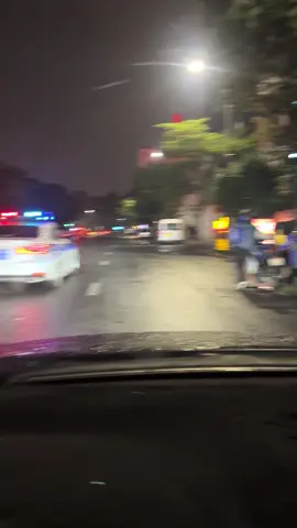 idol ko mũ nhưng gặp các a thì xuống xe dắt bộ cho yên tâm 🤣#hanoi #ngaymuagio🌨 #xuhuongtiktok 