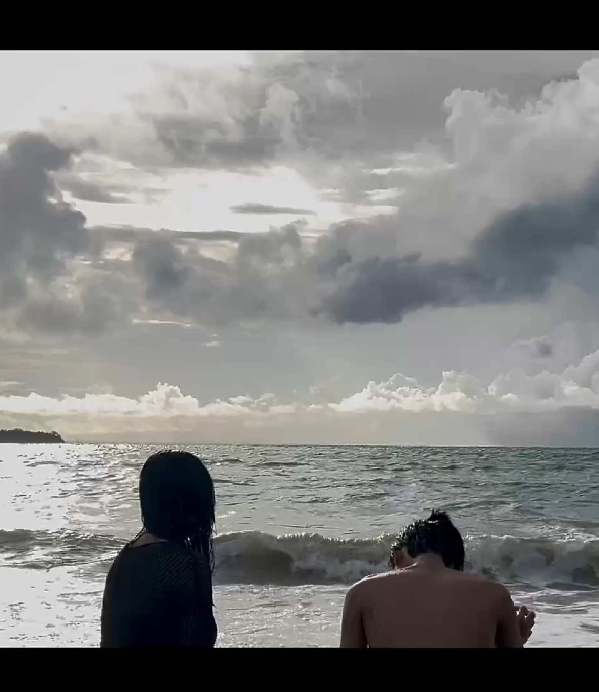 Selalu teringat lagu ini setiap melihat laut #sampaijadidebu #bandaneira #ujungkulon #iphone13 