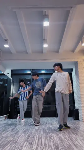 BUS - ยังรักอยู่ไหม (Stars.) Choreography by @shoji y. @Chosaku  🕺🏻 @เปื่อยติดเตียง 🫠  @BUS because of you i shine  #HYZEcoverBUS #BUSbecauseofyouishine #BUS_ยังรักอยู่ไหม 