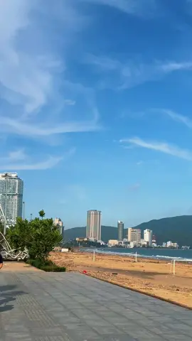 Bãi biển Quy Nhơn sau cơn bão Kalmaegi😓