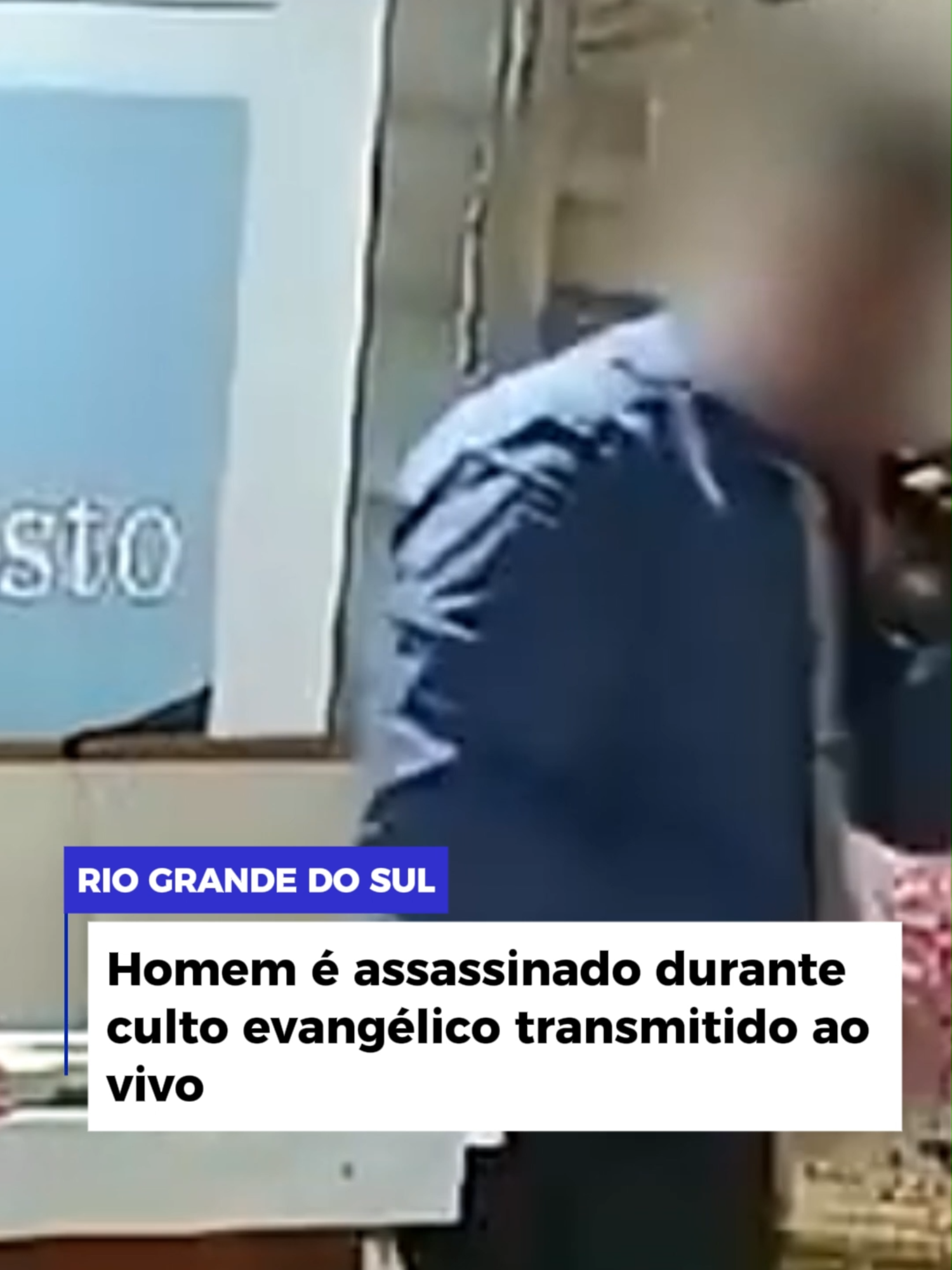 No domingo (2), um homem foi morto a tiros durante um culto evangélico que estava sendo transmitido ao vivo em Porto Xavier, no Rio Grande do Sul. De acordo com a Polícia Civil do estado, a vítima de 29 anos morreu no local após ser atingida pelos disparos. O suspeito do crime fugiu do local, mas foi reconhecido pelas testemunhas. Na segunda-feira (3), o criminoso de 27 anos foi preso em flagrante. A Polícia Civil do RS investiga o que teria motivado os tiros. Saiba mais ▶ redetv.uol.com.br/jornalismo . . . 🎥: Reprodução/ Redes Sociais 📝: Gabrielle Gonçalves | Redação RedeTV! #Notícias #culto #RioGrandedoSul #cultoevangélico