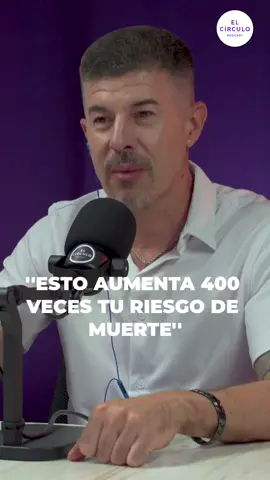 ¡EL SECRETO DE LA LONGEVIDAD! 🤯 Este marcador aumenta 480 veces tu riesgo de muerte. El experto en salud revela que el **VO₂ Max** es el marcador más potente que existe en longevidad, porque mide la eficiencia de todos tus sistemas vitales (pulmón, corazón, músculos). Tenerlo muy bajo es PEOR que fumar, tener diabetes, hipertensión y necesitar un trasplante de riñón juntos. ¡Es el único número que necesitas saber de tu cuerpo! ➡️ ¿Conocías el poder del VO₂ Max? ¿Sabes cuál es el tuyo? ¡Te leemos! #ElCirculoPodcast #VO2Max #Longevidad #Salud #EjercicioFisico #MarcadorVital #RiesgoDeMuerte #Fitness #Ciencia #Doctor