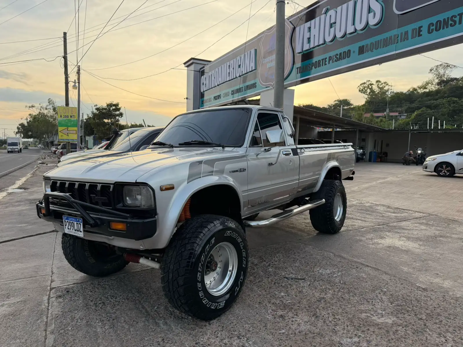 Toyota 22r Modelo 1982 Mecánico 4x4  Resortado  Recién ingresado  De California  Gasolina  4 cilindros  Motor 2400cc  Nítido  Precio Q140,000 Contacto 31185020 Entrego en todo el país Acepto negocio que convenga #toyota #22r #4x4 #4x4offroad #guatemala 