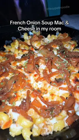 Making French Onion Soup Mac & Cheese in my room! 🧅🧀🌿 — This was too good and a perfect holiday dish! Ingredients: • Onions • Butter • Flour  • Whole milk • Salt & pepper • Thyme • Worcestershire sauce  • Garlic • Pasta  • Gruyère  • Mozzarella  • White cheddar • Baguette • Olive oil #EasyRecipe #frenchonionsoup #macandcheese #comfortfood #Foodie 