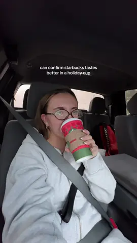 this coffee run brought me so much joy today @Starbucks 🪽🎄 . . #starbucks #starbucksholidaydrinks 