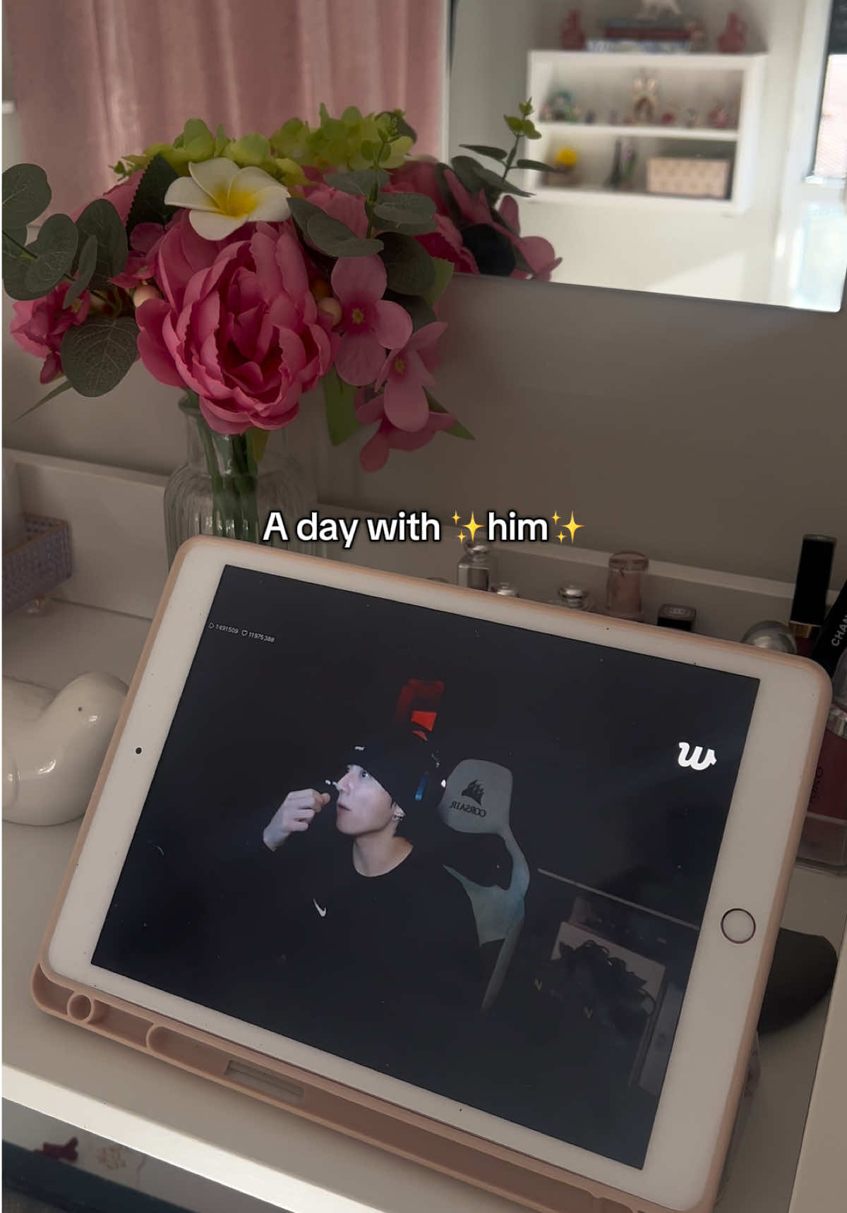 A day with bestie. Post your picture with koo too !! #jungkook #jungkookbts #jungkookedit #btsarmy #Vlog @mnijungkook 