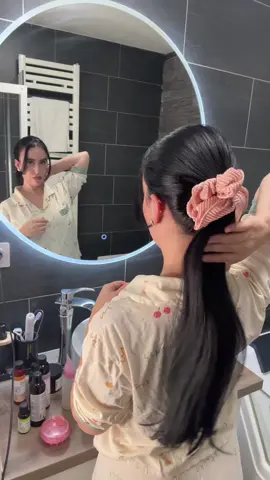 #pourtoi #haircareroutine #SelfCare #selflovejourney Ma routine cheveux , 1 fois par semaine ,c’est un moment très agréable de m’occuper de mes cheveux , c’est devenu un rituel 