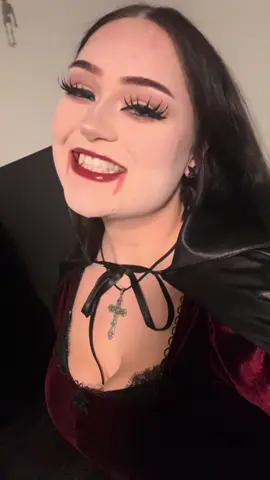 very vampire halloween🧛🏻‍♀️ #fyp 