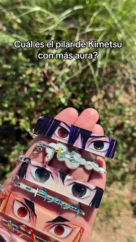 Estos llaveros que brillan con la luz de kimetsu no yaiba #animefyp #llaveros #ojos #demonslayer #kimetsu_no_yaiba 